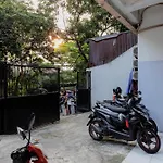 OYO 160 Lontar Residence Near Bina Sehat Hospital Mandiri