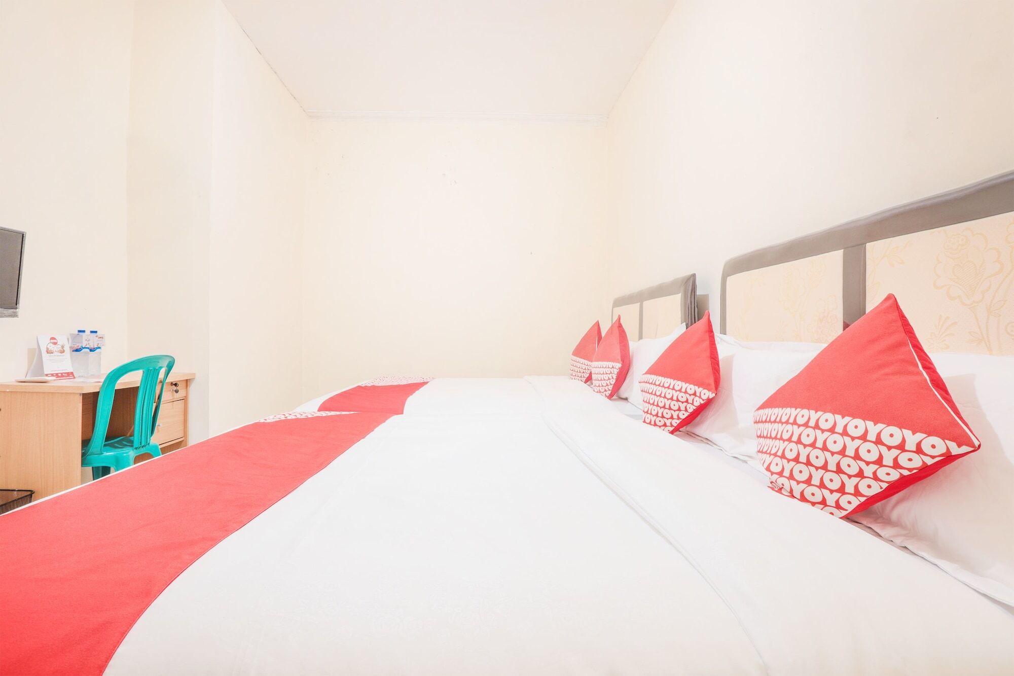 Reddoorz Near Esa Unggul Campus Hotel Jakarta
